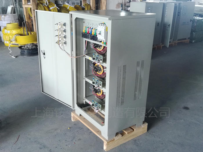 三相高精度全自動(dòng)交流穩(wěn)壓器TNS-15KVA