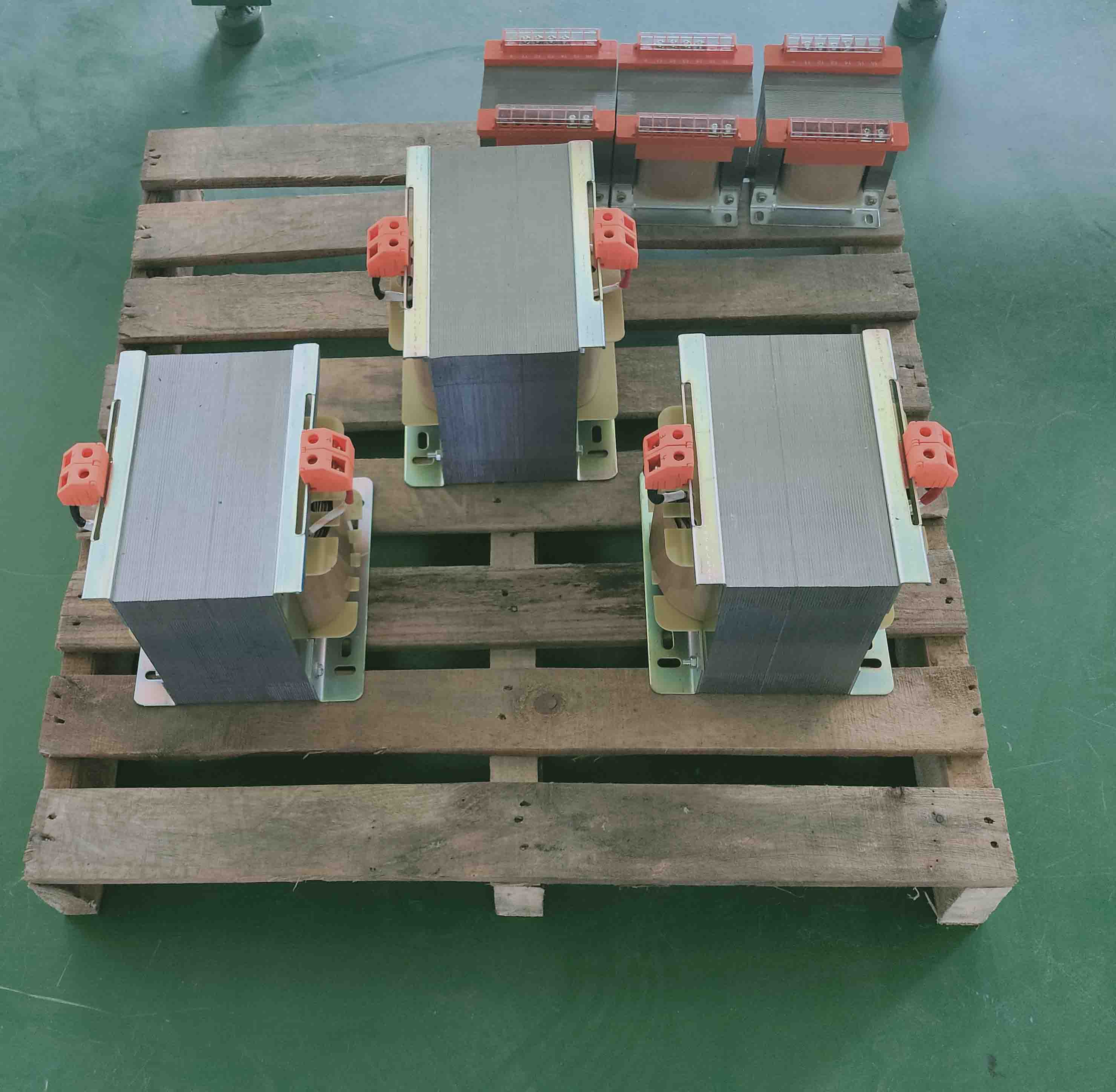 dg-1kva/1000va/1kw單相干式380V轉(zhuǎn)220V隔離變壓器