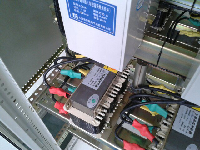 CKSG-0.72/0.4-6%-12%-13%低壓串聯(lián)電容電抗器